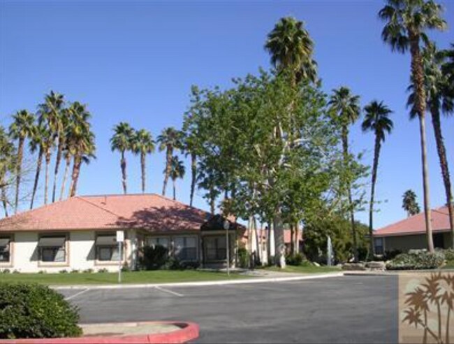 Building Photo - Beautiful Condo by the Lake
