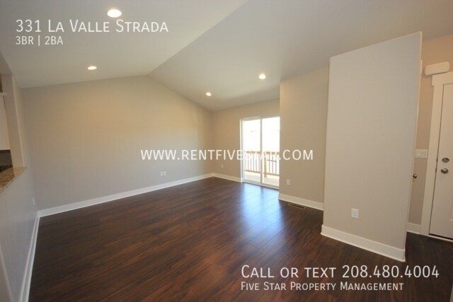 Building Photo - 331 La Valle Strada