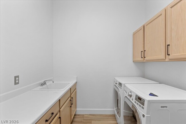 Building Photo - 2204 Trident Maple St