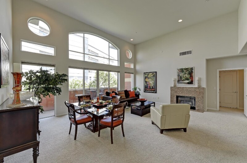 Building Photo - 130 E San Fernando St