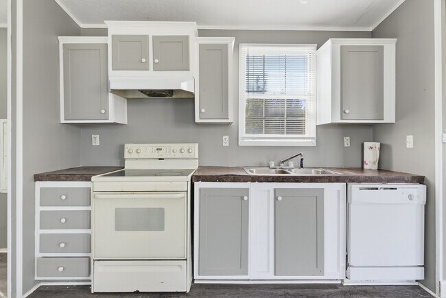 Building Photo - 2382 Bass Dr