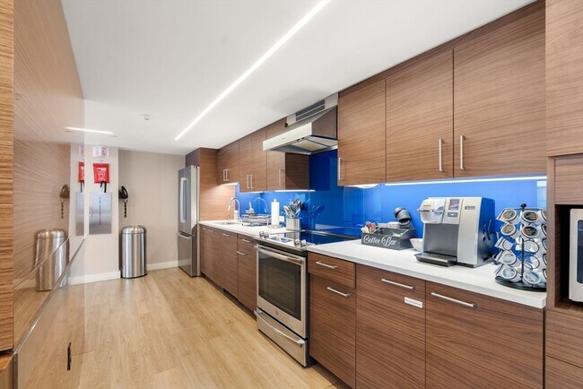 Building Photo - 151 Tremont St