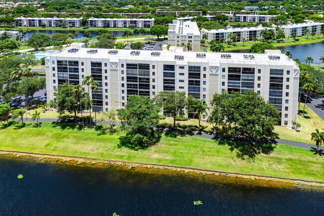 Building Photo - 7290 Kinghurst Dr