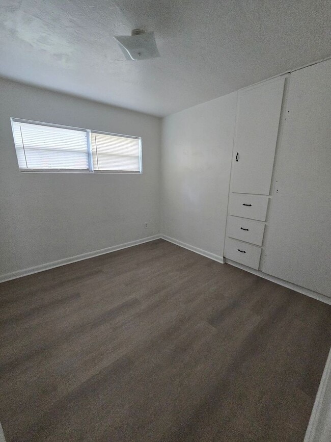 Building Photo - 3 bedroom 1 bath