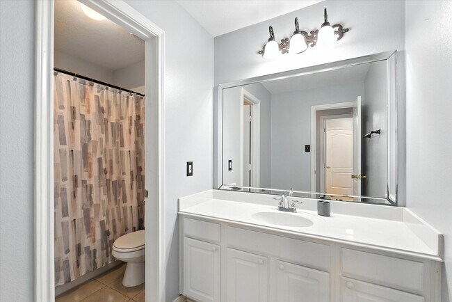 Building Photo - 16626 Bluefin St