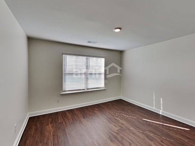 Building Photo - 555 Rivermist Dr