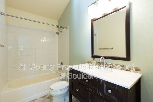 Building Photo - 5550 Stonewall Pl