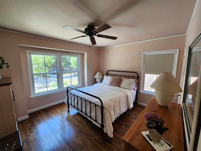 Building Photo - 1230 Oak Cir Dr