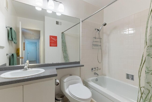 Building Photo - 675 Sharon Park Dr