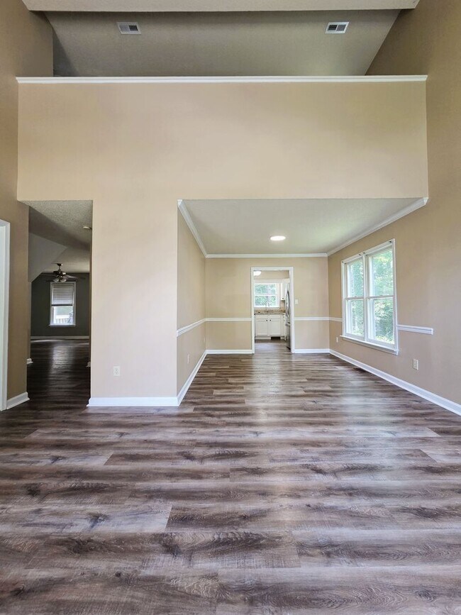 Building Photo - Well maintained 2 story home in Providence Creek Subdivision