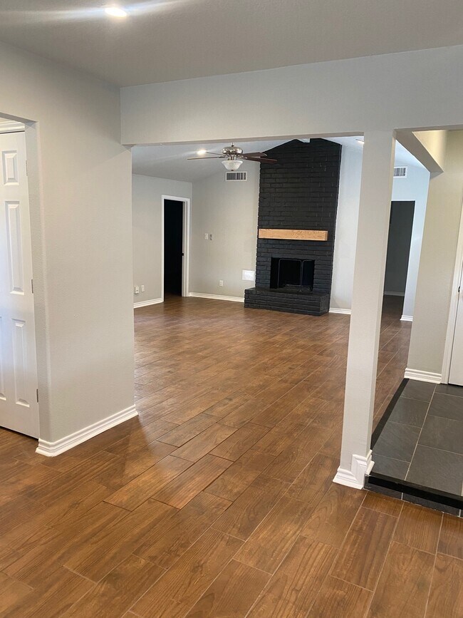 Building Photo - 4603 Hickory Downs Dr