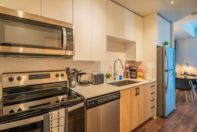 Building Photo - 700 N 4th St