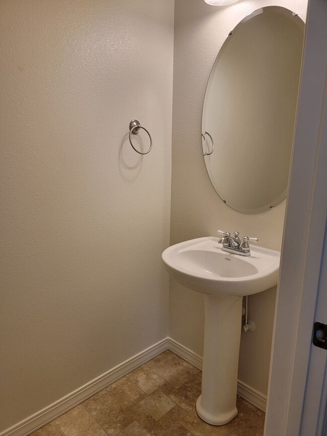 Building Photo - Great home in Middleton