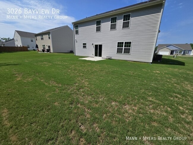 Building Photo - 3026 Bayview Dr