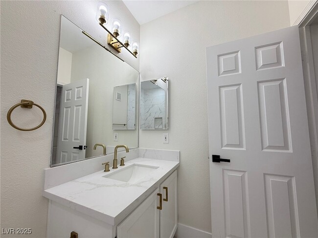Building Photo - 2117 Echo Bay