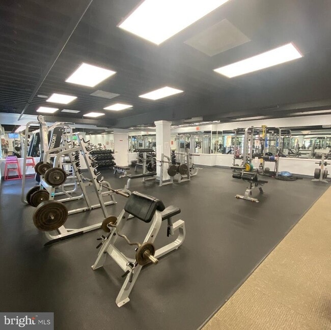 Building Photo - 6944 Ellingham Cir