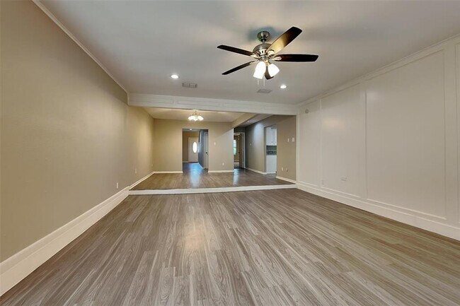 Building Photo - 2318 Turtle Creek Dr