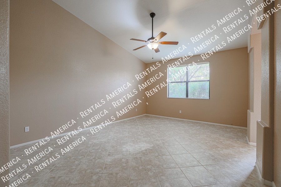 Building Photo - 263 E Ashurst Dr