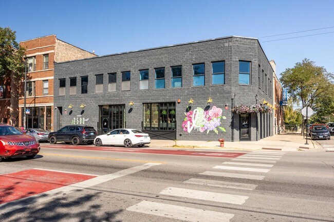 Primary Photo - 2500 W Chicago Ave