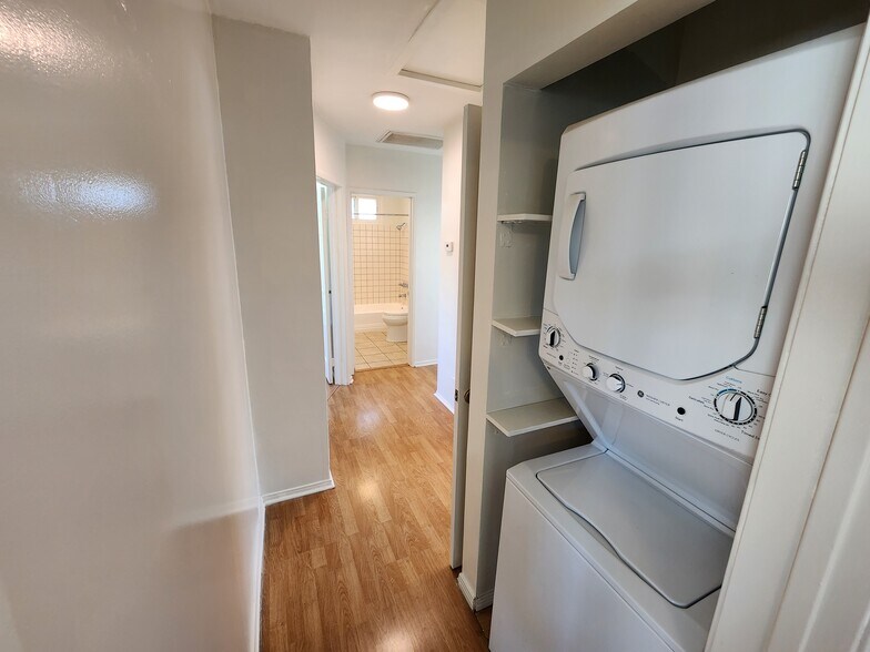 Building Photo - 10449 Cantara St