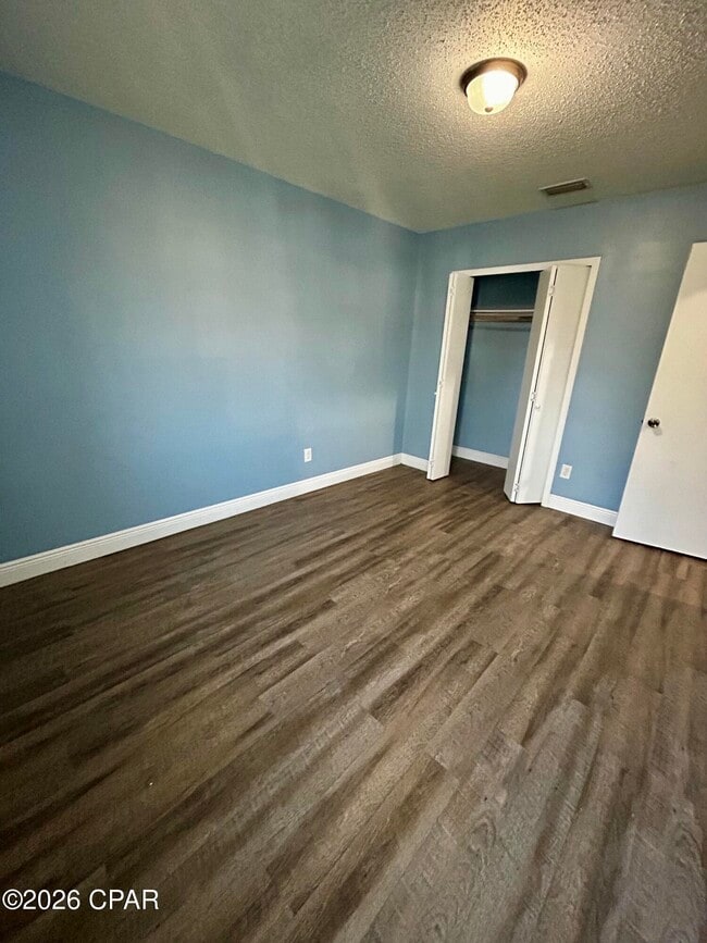 Building Photo - 6321 Lenawee St