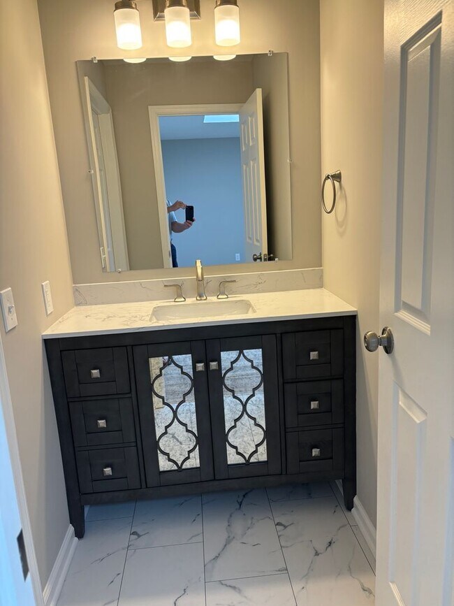 Building Photo - 3 Bedroom Townhome in Emmaus