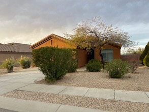 Building Photo - Beautiful Modern New 3Bdm 2Ba Home, Easy A...