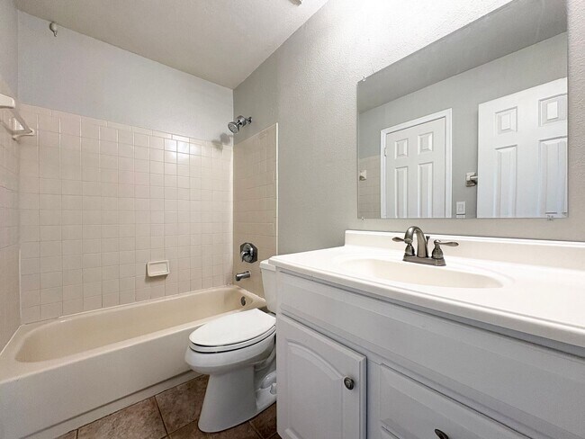 Building Photo - 690 Roaring Dr