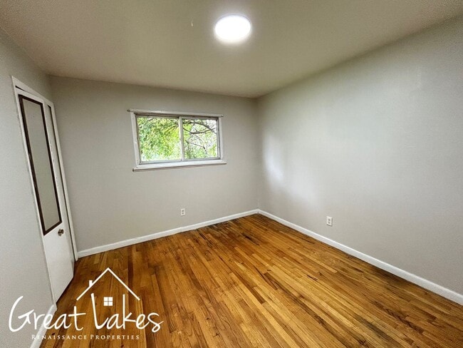Building Photo - Charming 3 Bedroom 1 Bathroom now availabl...