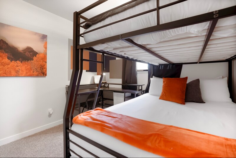 Building Photo - 625 Manhattan Pl