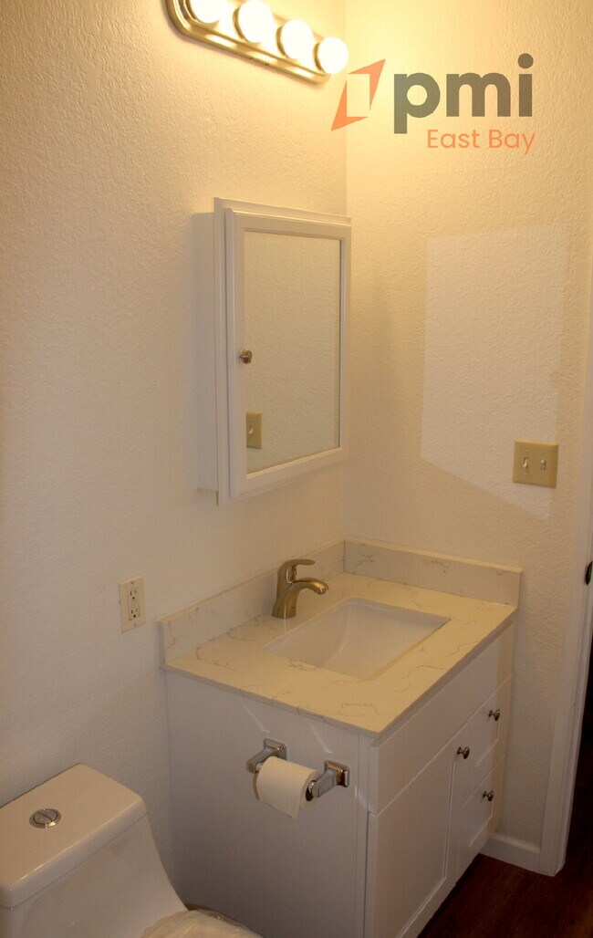 Building Photo - Spacious 1-Bedroom with Parking & On-Site ...