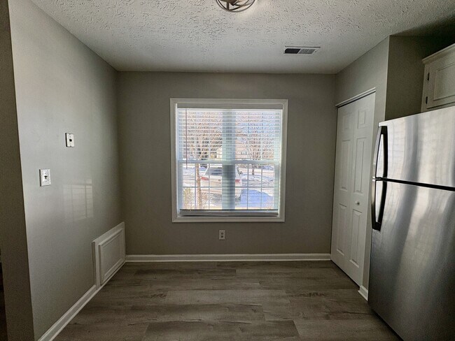 Building Photo - 1410 Ashbourne Dr