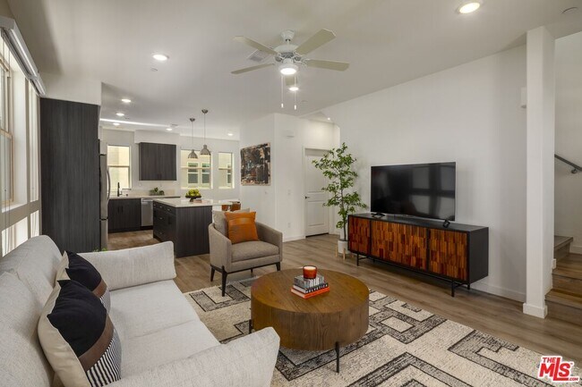 Building Photo - 1805 W Bankside Wy