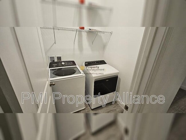 Building Photo - 443 Diamond Dove Cv