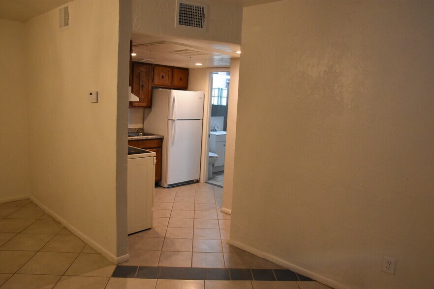 Building Photo - 1514 W Palmer Dr.