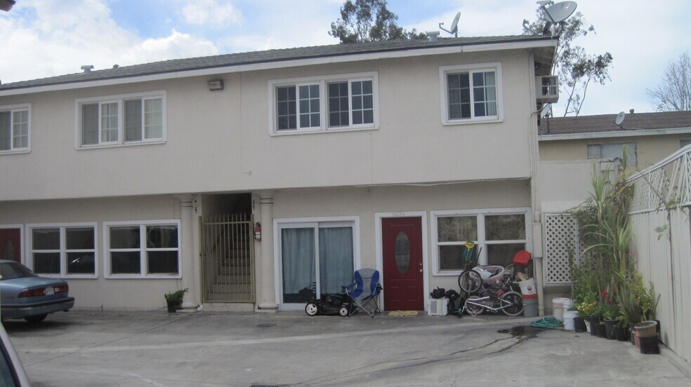 Outside View Upper Left Unit - 4327 Maine Ave
