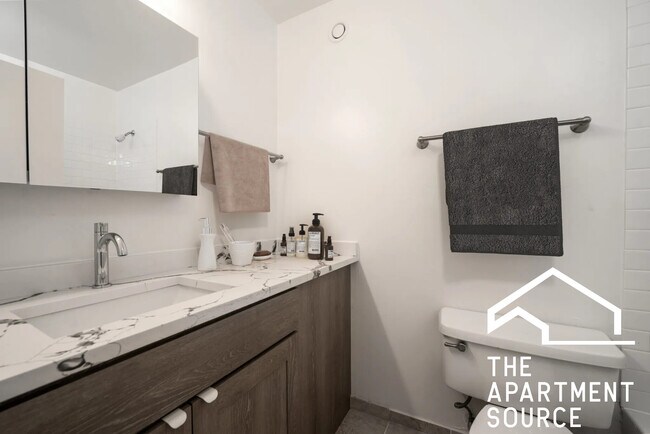 Building Photo - 1000 N La Salle Dr