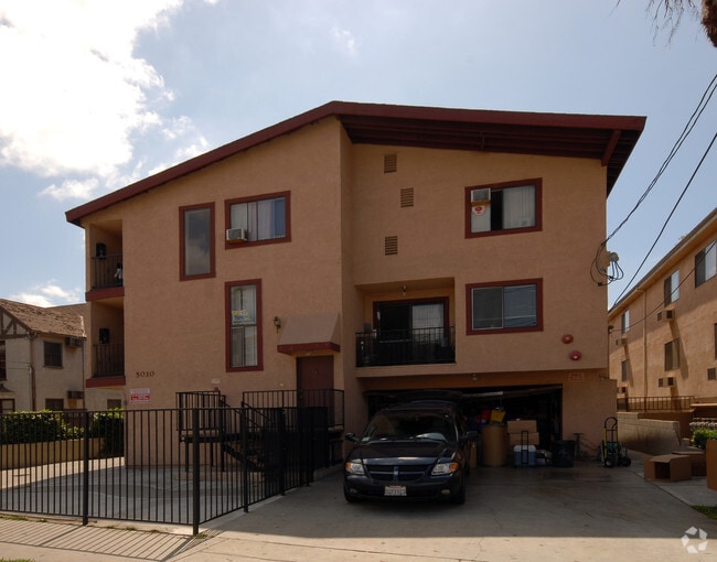 Building Photo - 5010 Echo St