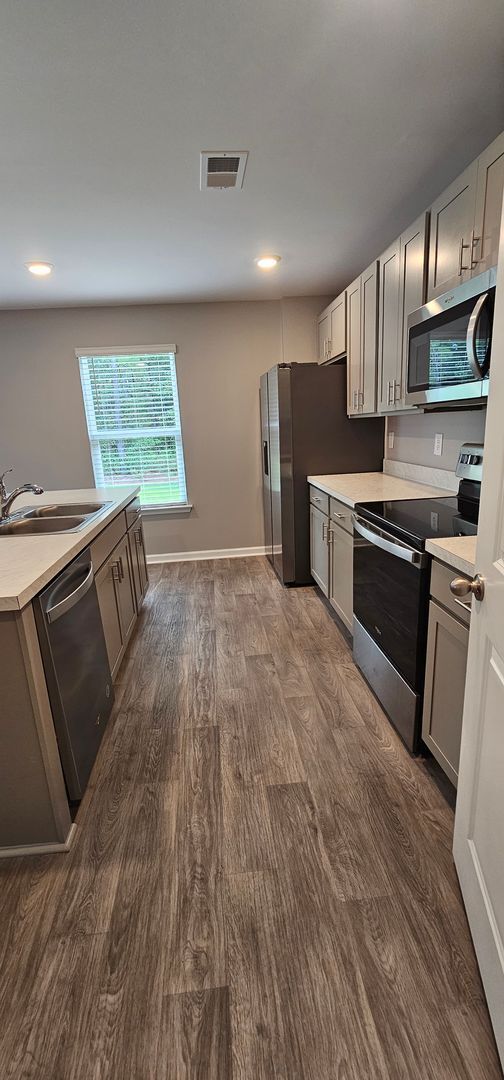 Building Photo - Luxury Meets Privacy in This 4-Bedroom Cul...