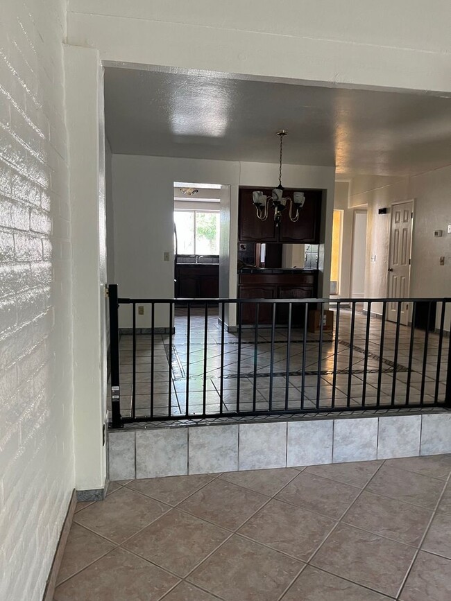 Building Photo - 2 bedroom 2 bath condo