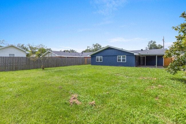 Building Photo - 503 Hickok St