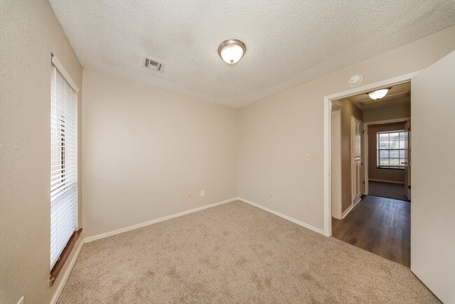 Building Photo - 1105 Northridge Rd