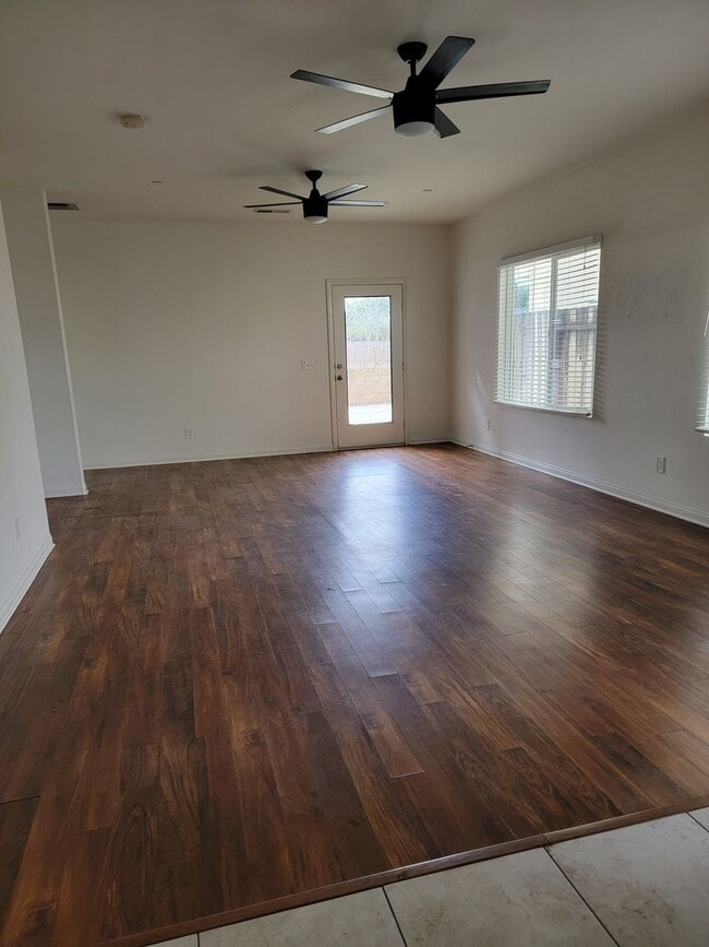Building Photo - Your Ideal Haven Awaits!