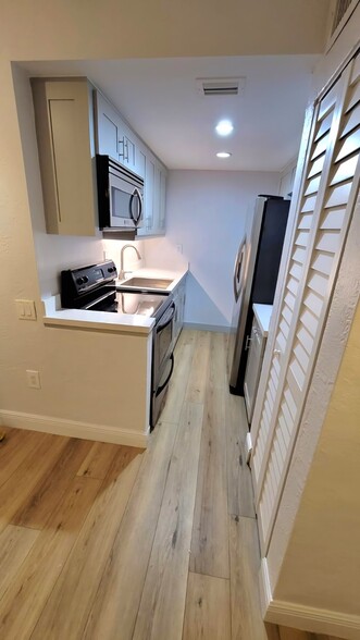 Building Photo - 8617 SW 68th Ct