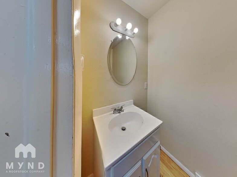 Building Photo - 5390 King Ct