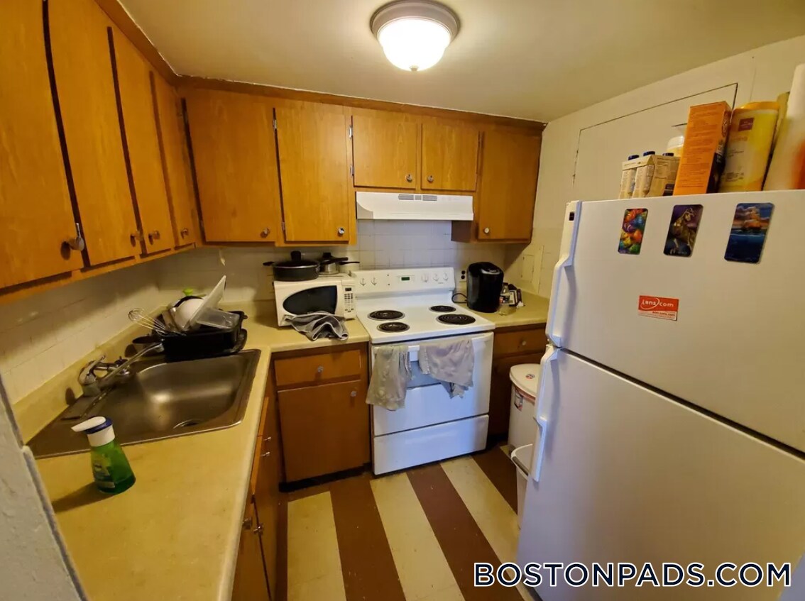 Building Photo - 524 Putnam Ave