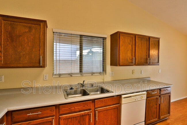 Building Photo - 8963 W Ocotillo Rd