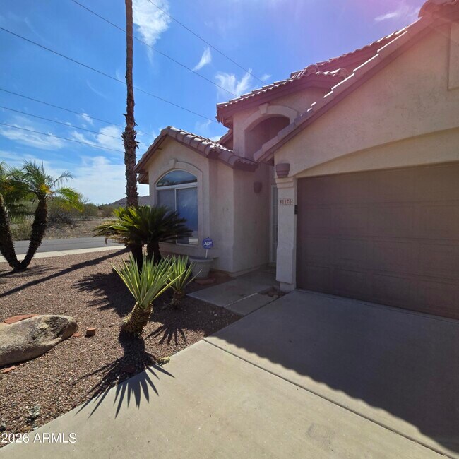 Building Photo - 1125 E Montoya Ln