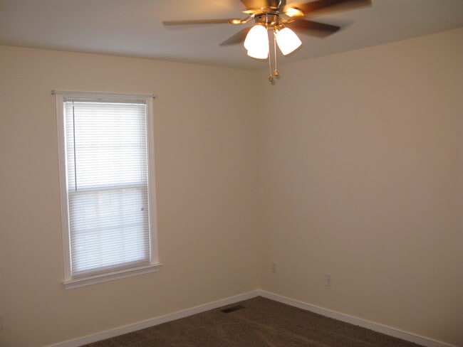 Building Photo - 7809 Silktree Pl