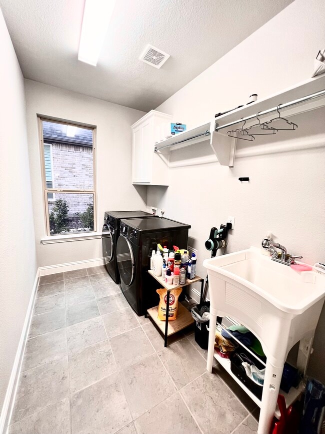 Building Photo - 980 Gentle Knoll Ln